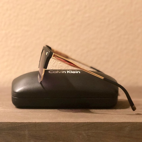 🕶Calvin Klein Sunglasses🕶 - Picture 4 of 7
